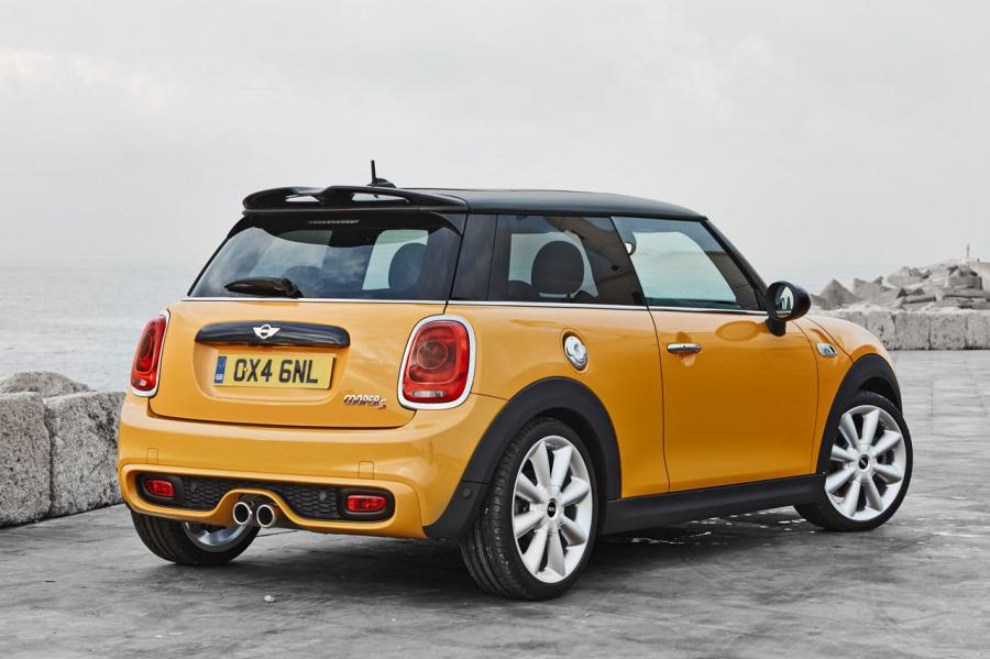  Mini Cooper Hardtop 2015 года  (фото 3 из 26)